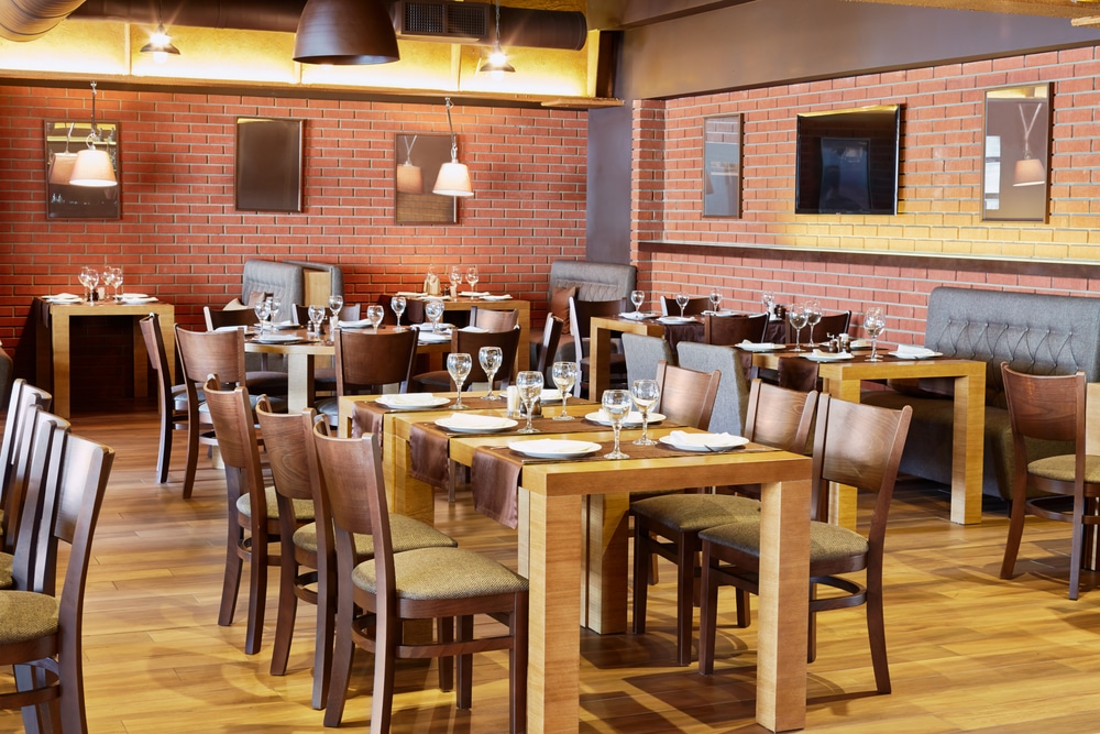 sillas y mesas restaurante