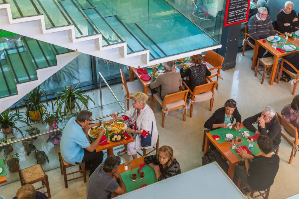 restaurantes con supermercado