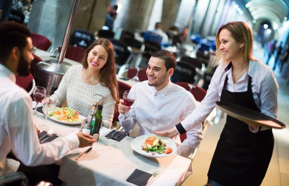La tendencia actual de los supermercados que abren restaurantes