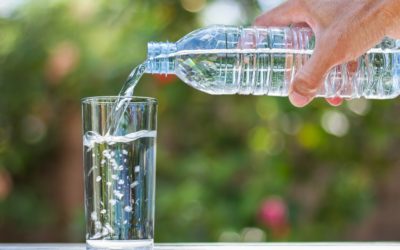 Comparando marcas de agua para tu restaurante