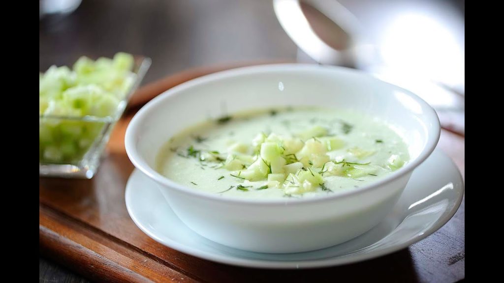 Sopa de pepino, yogur y menta