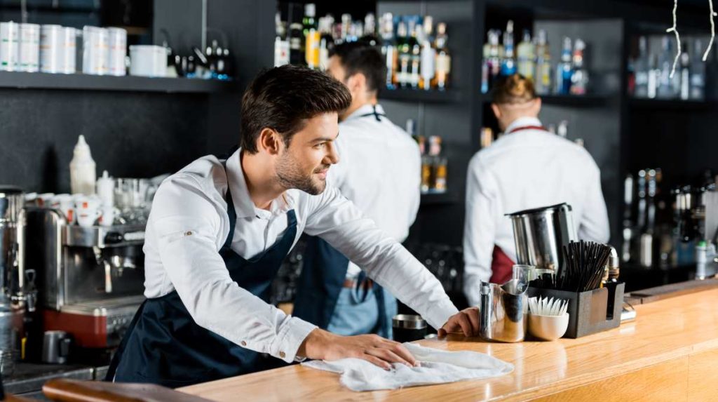 Cómo mejorar la comunicación entre el personal de un restaurante 1 Personal restaurante