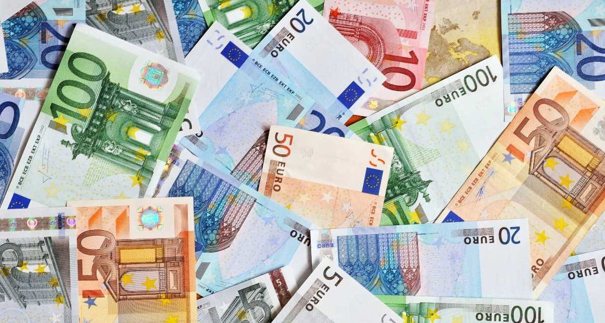 ¿Cómo detectar billetes falsos en tu negocio de hostelería?