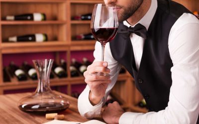 ¿Es lo mismo un sommelier o sumiller que un enólogo?