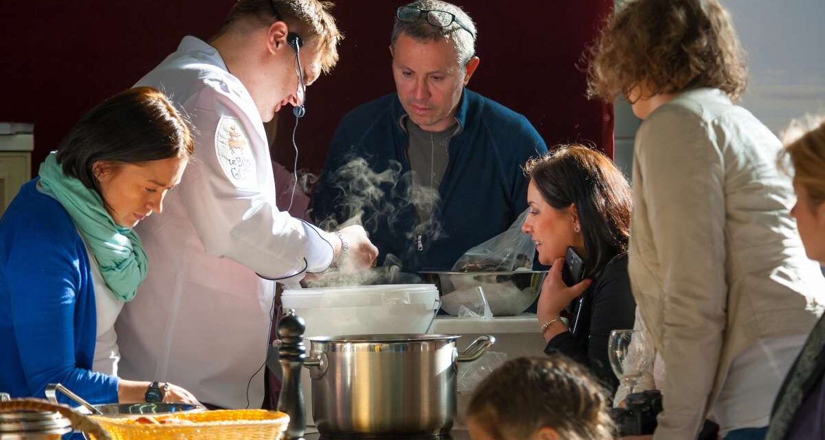 Cómo organizar un taller de cocina para tus clientes