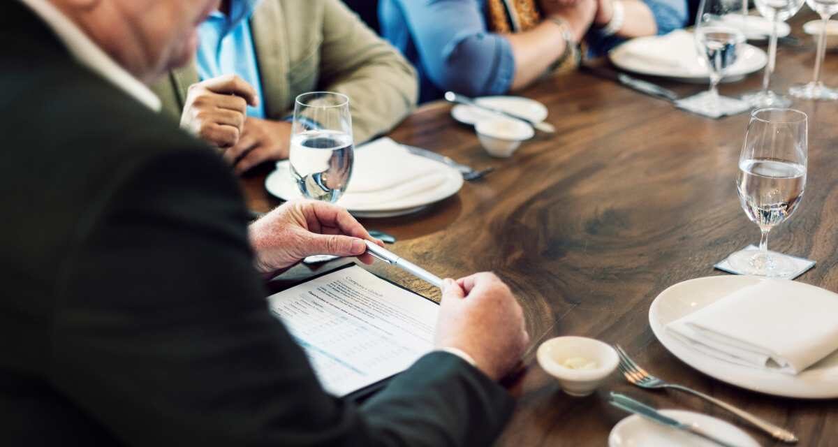 10 errores de gestión que pueden hundir un restaurante (y cómo evitarlos)