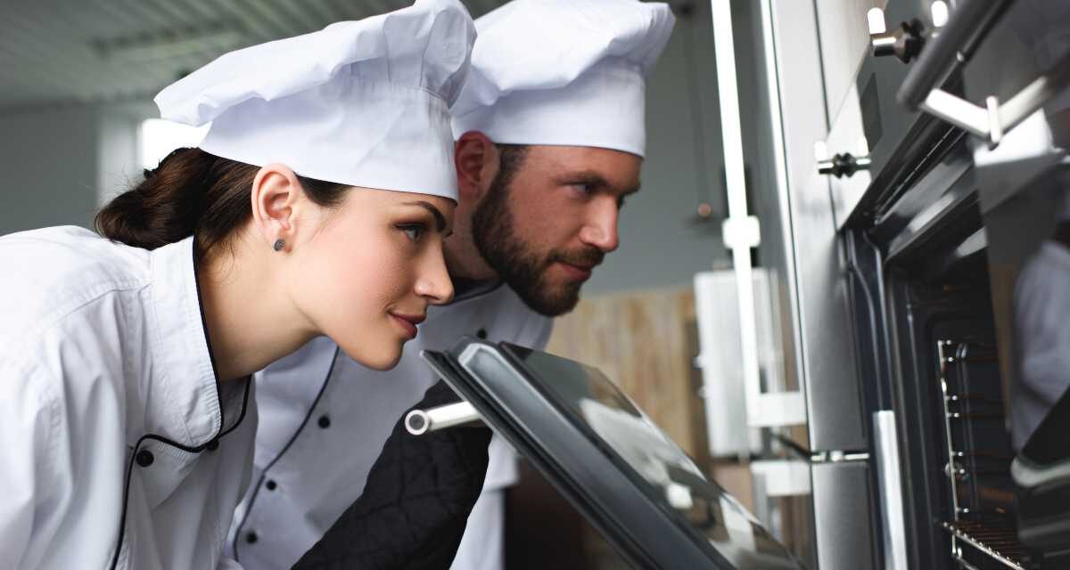 5 innovaciones en hornos profesionales que revolucionan la cocina en 2025