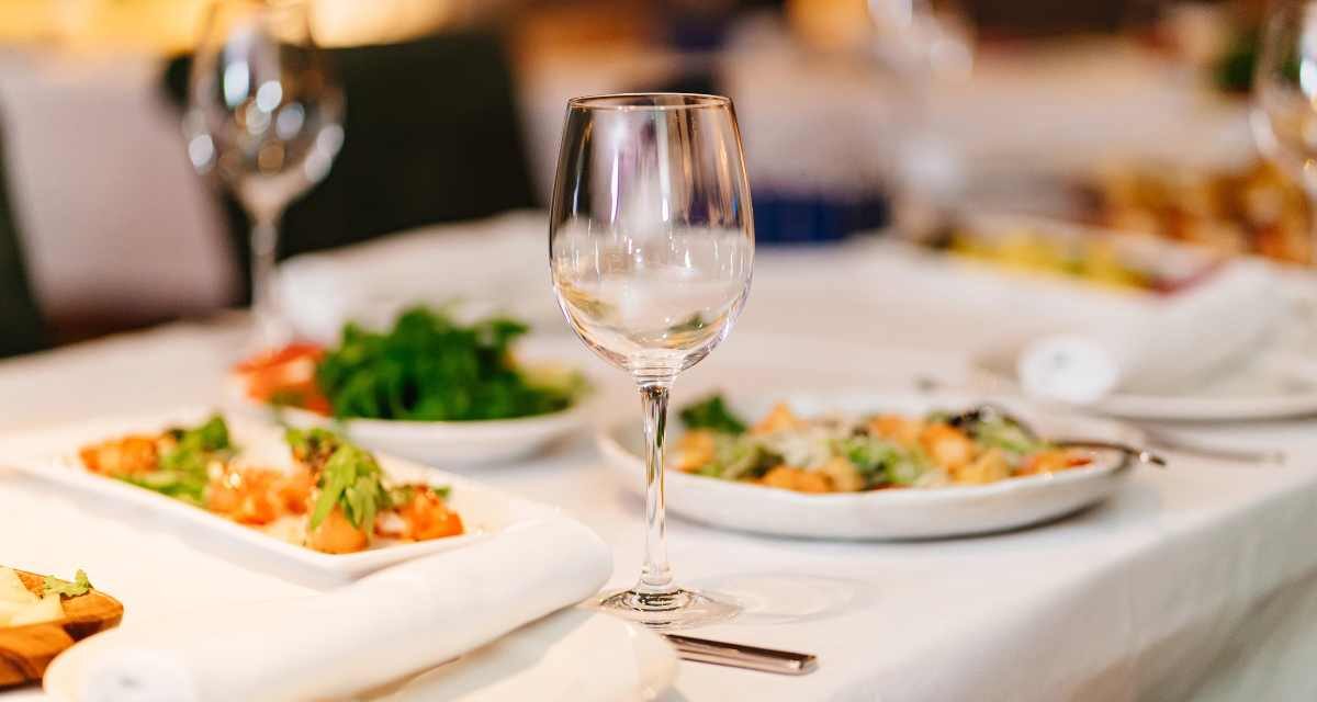 Cómo elegir vajilla y cristalería que aporten valor a tu propuesta culinaria