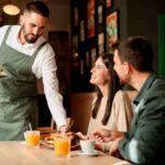 Ergonomía para camareros, inversión que reduce bajas laborales